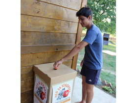 I volonteri prikupljaju Čep za hendikep